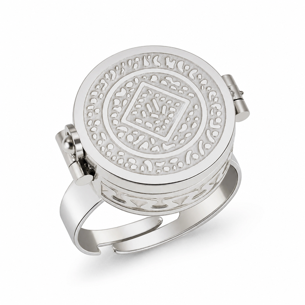KissRing™ Lip Balm Ring — Smooth Lips On the Go