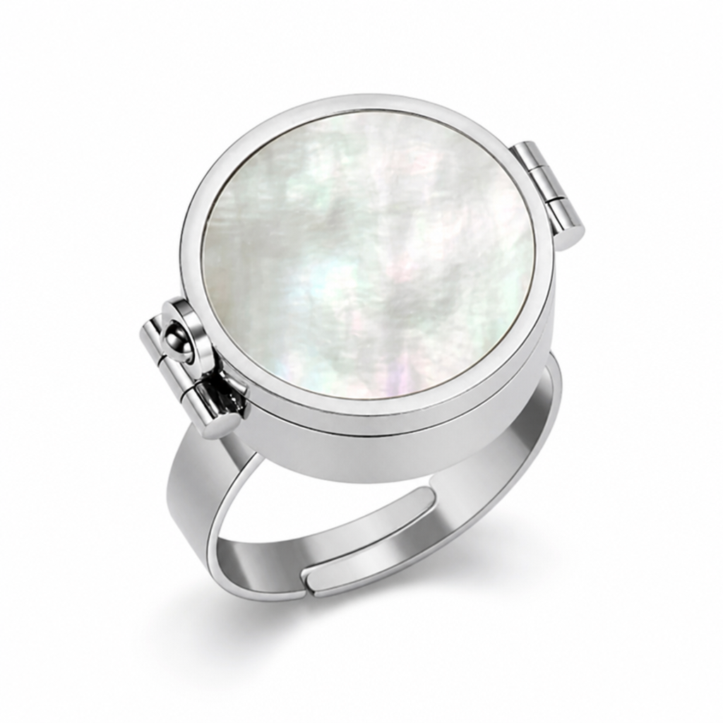 KissRing™ Lip Balm Ring — Smooth Lips On the Go